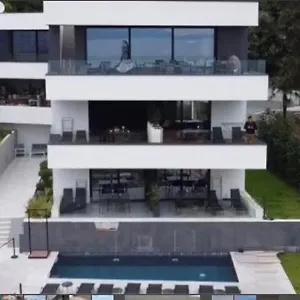 Appart hôtel Aparthotel Villa V With Pool And Breakfast, Rijeka